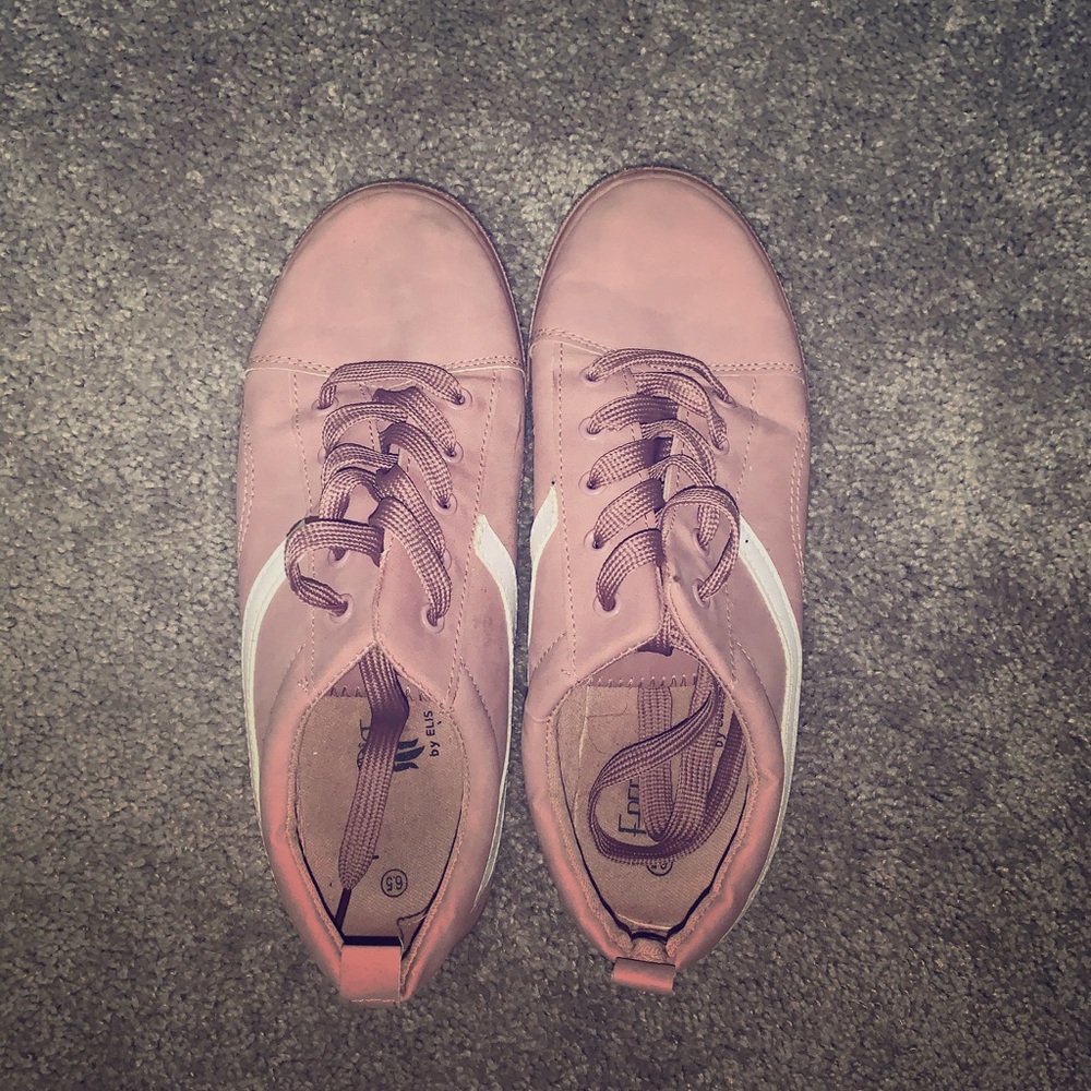Free choice by Elis, Purple velvet sneakers